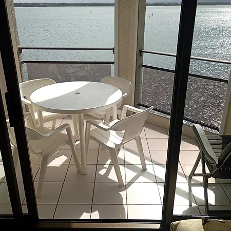 Les Pieds Dans L'eau 1-piscine Chauffee Appartement *