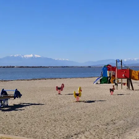 Les Pieds Dans L'eau 1-piscine Chauffee Apartment