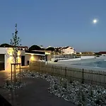 Les Pieds Dans L'eau 1-piscine Chauffee Apartmán